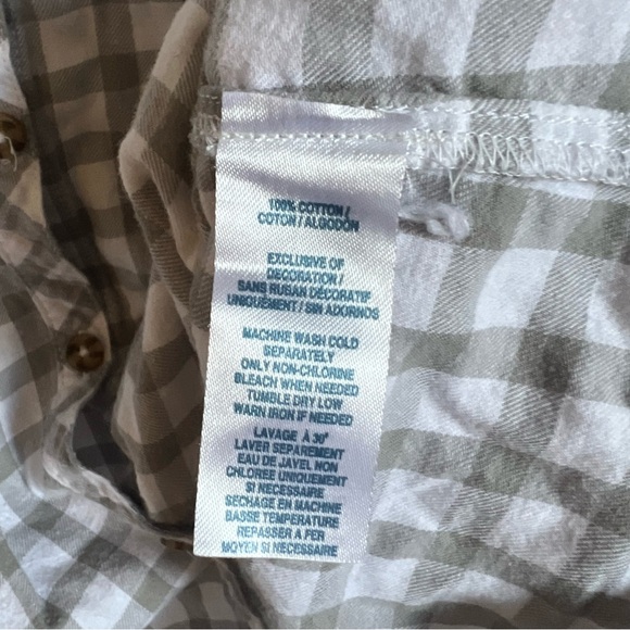 CHAPS Grey & White Flannel Plaid Button-Down Shirt – Size Medium - Picture 7 of 7